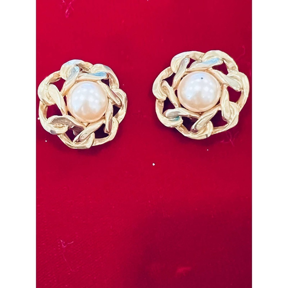 Pearl art deco vintage clip on earrings